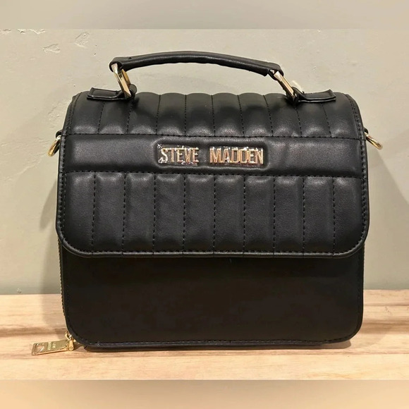 NWTS STEVE MADDEN BSAUL BLACK QUILTED CROSSBODY. MULTICOLORED LOGO STRAP. - Picture 1 of 10